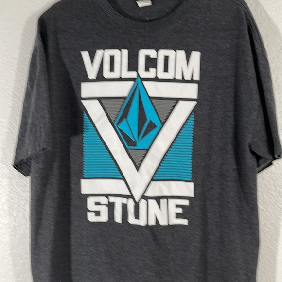 VOLCOM Stone Logo Dark Gray Men’s Short Sleeves Graphic Tee T-Shirt Size XL - Picture 2 of 6